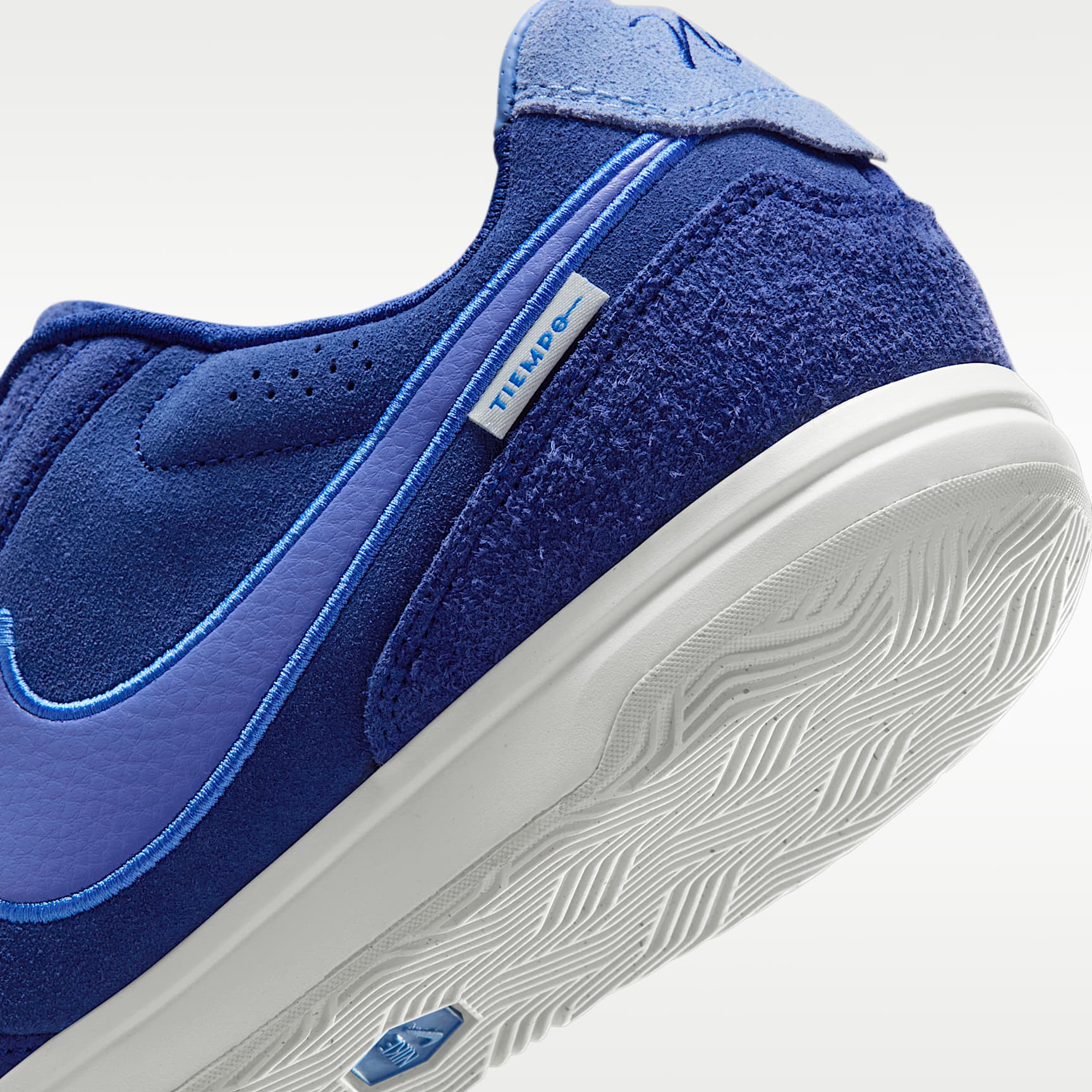 Nike Tiempo Streetgato PRM Low-Top-Fußballschuh für Hallen- und Hartplätze – Deep Royal Blue/Blue Crystal/Polar