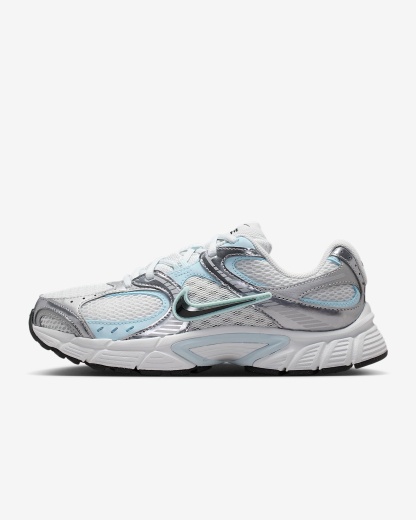 Nike V5 RNR Schuh mit reflektierenden Akzenten (Damen) – Grey Fog/Off White/Glacier Blue/Anthracite