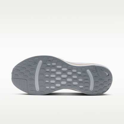 Nike Journey Run Straßenlaufschuh für Damen – Pure Platinum/Metallic Gold/Off White/Metallic Silver