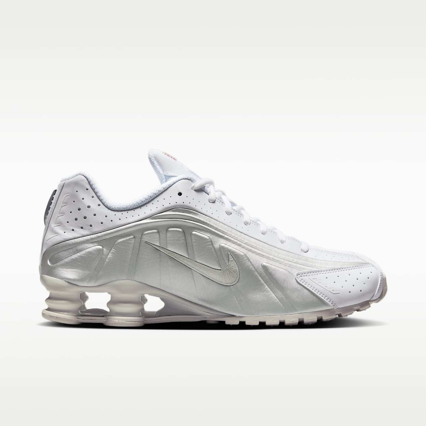 Nike Shox R4 Schuh (Herren) – Weiß/Weiß/Bright Crimson/Metallic Silver