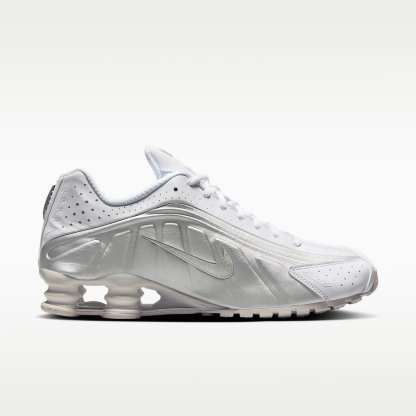 Nike Shox R4 Schuh (Herren) – Weiß/Weiß/Bright Crimson/Metallic Silver