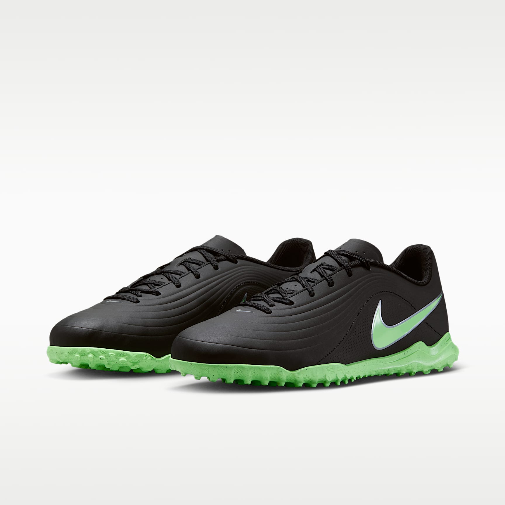 Nike Tiempo Maestro Club Low-Top-Fußballschuh für Turf – Schwarz/Schwarz/Illusion Green