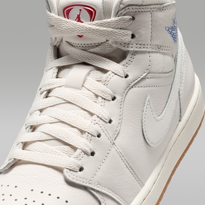 Air Jordan 1 Mid SE Schuh (Herren) – Phantom/Gum Dark Brown/University Red/Sail
