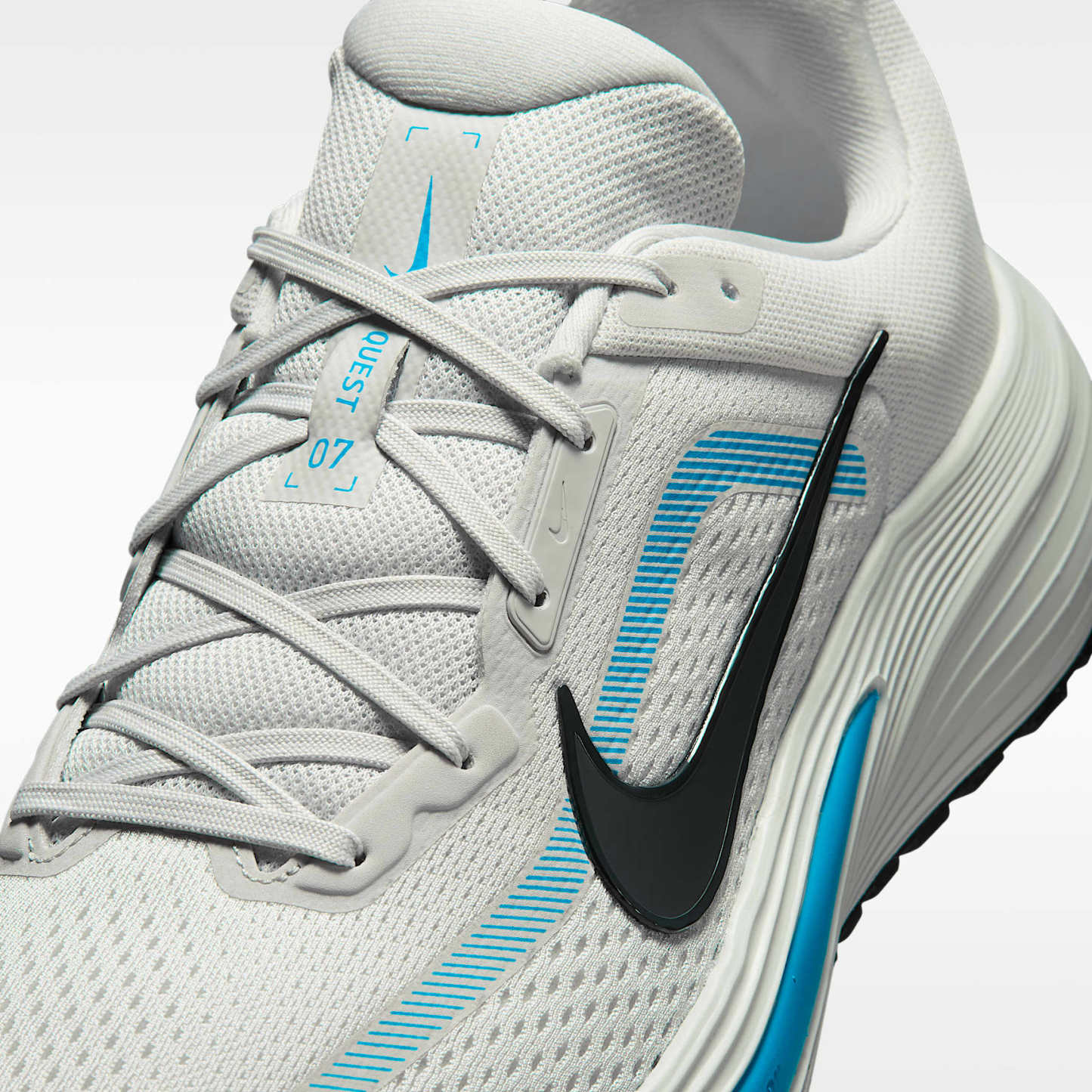 Nike Quest 7 Straßenlaufschuhe (Herren) – Vast Grey/Light Current Blue/Off White/Anthracite