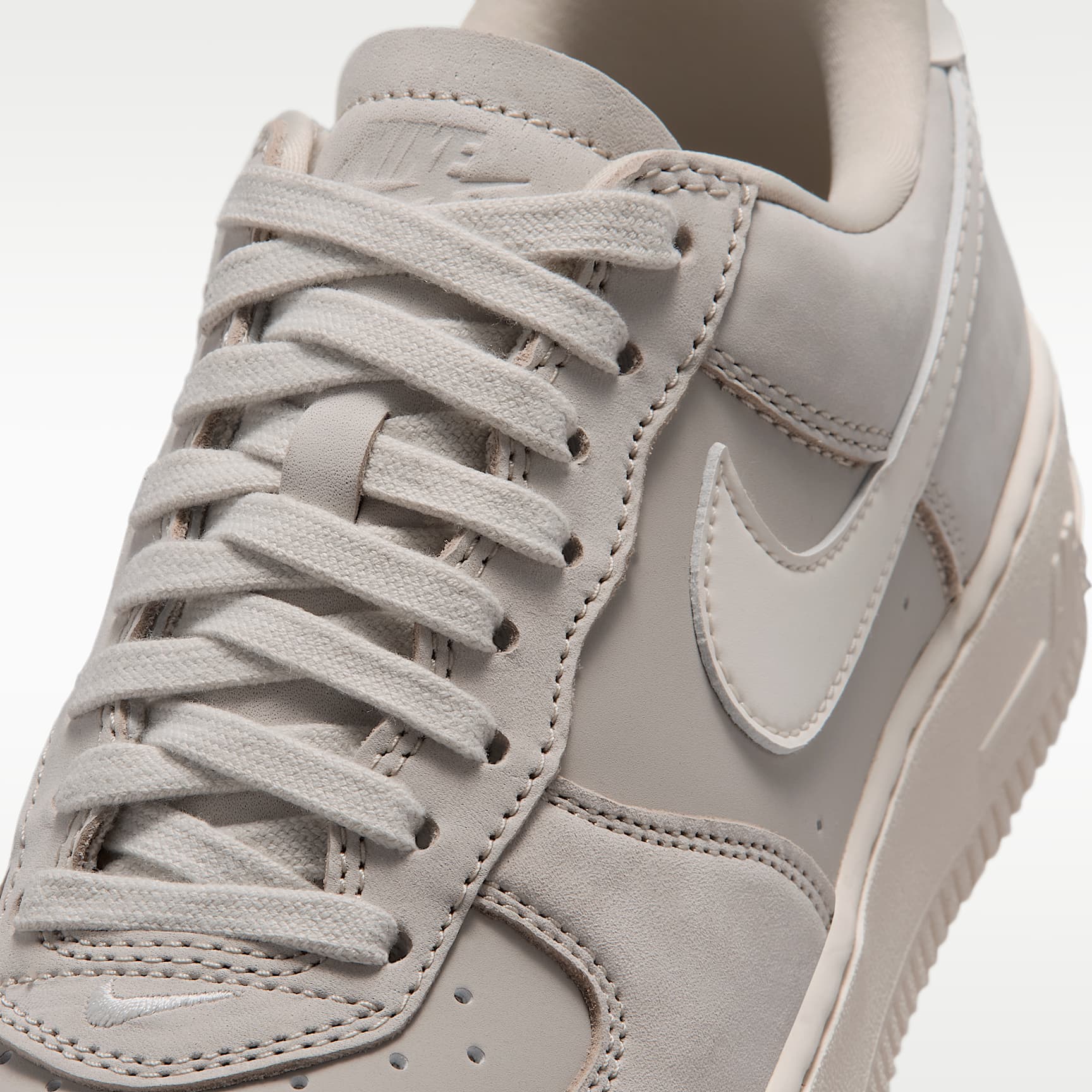 Nike Air Force 1 Retro Premium Damenschuhe – Light Bone/Sail