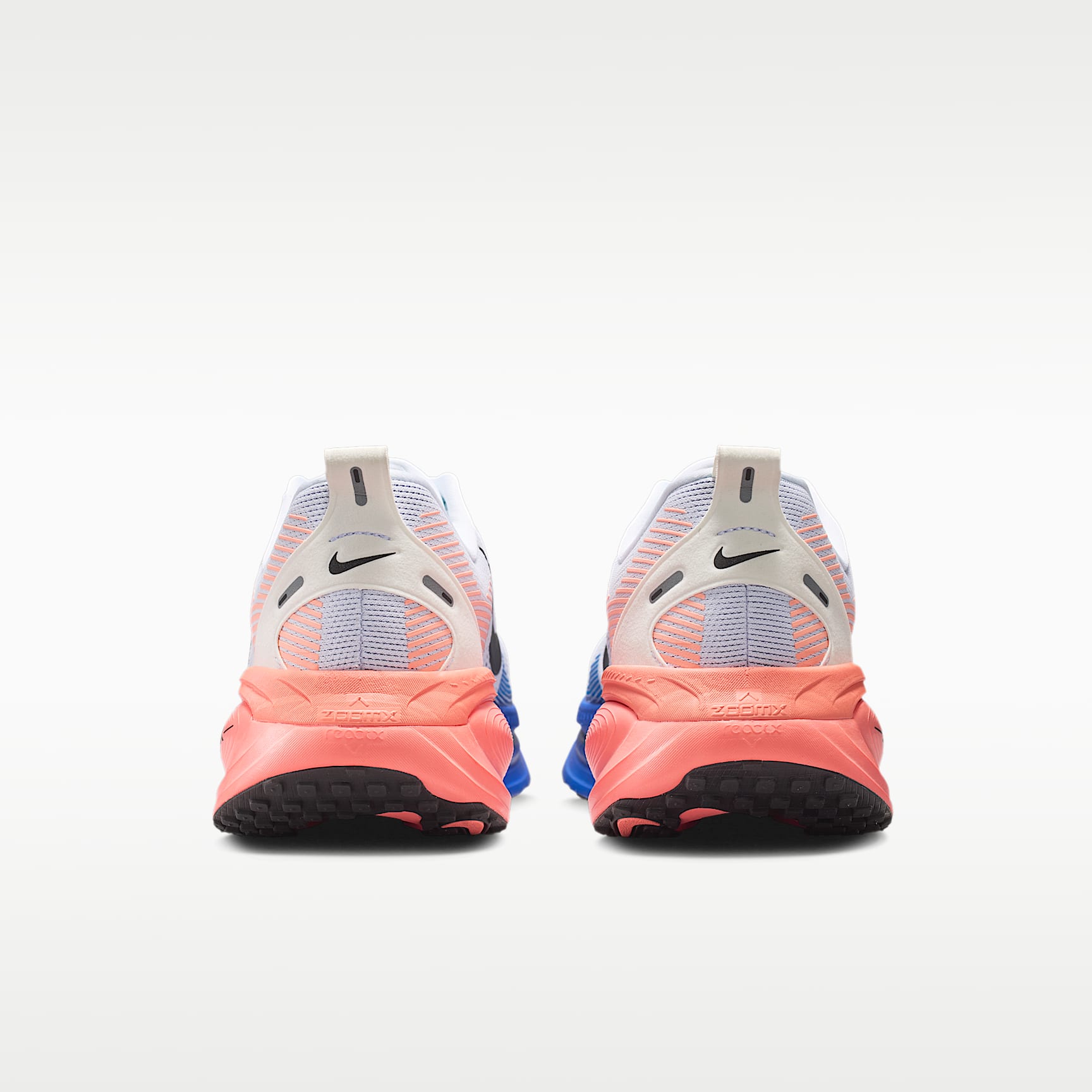 Nike Vomero 18 Straßenlaufschuh (Herren) – Weiß/Racer Blue/Atomic Pink/Schwarz