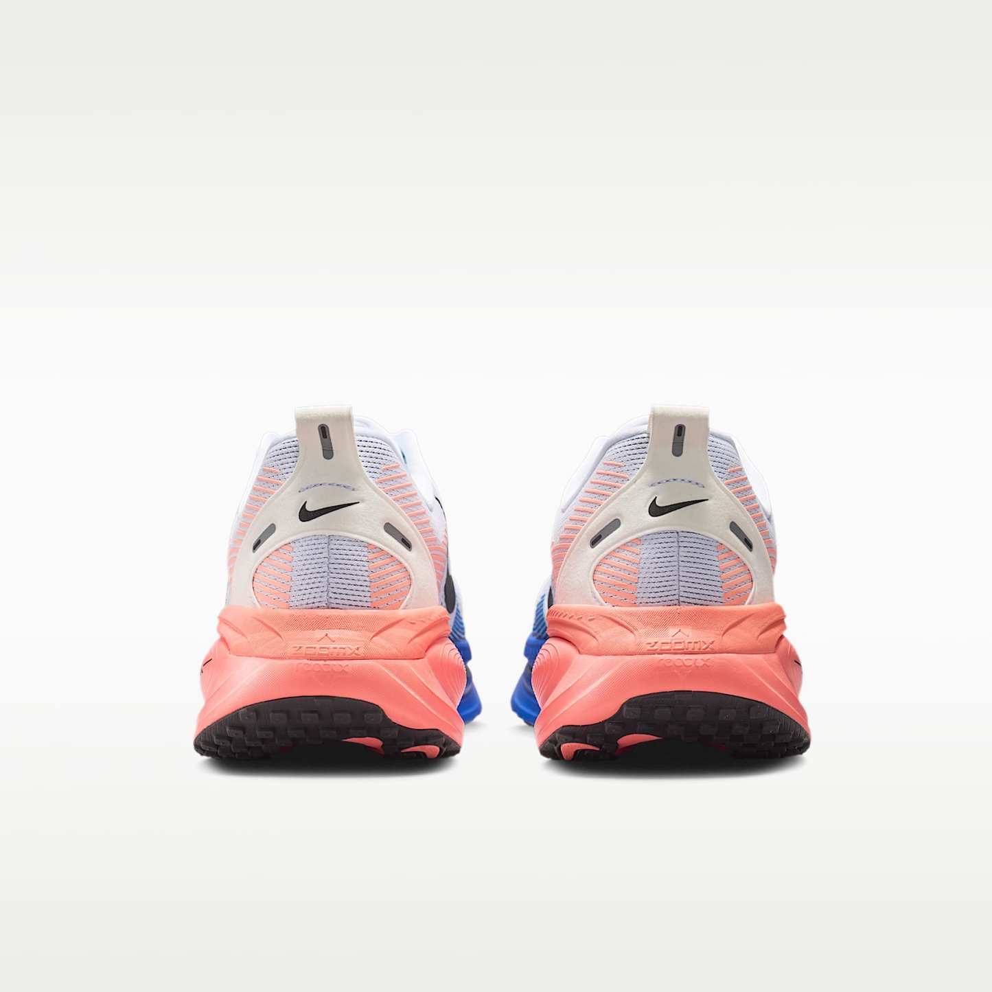 Nike Vomero 18 Straßenlaufschuh (Herren) – Weiß/Racer Blue/Atomic Pink/Schwarz