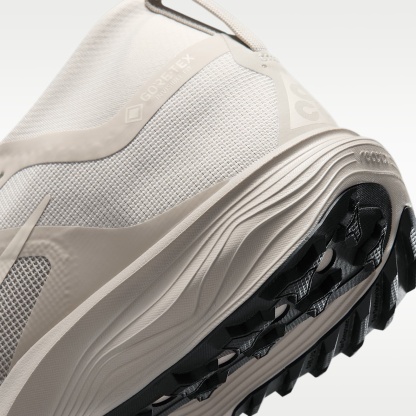 ACG Pegasus Trail GORE-TEX wasserfester Traillaufschuh (Damen) – Cream II/Light Orewood Brown