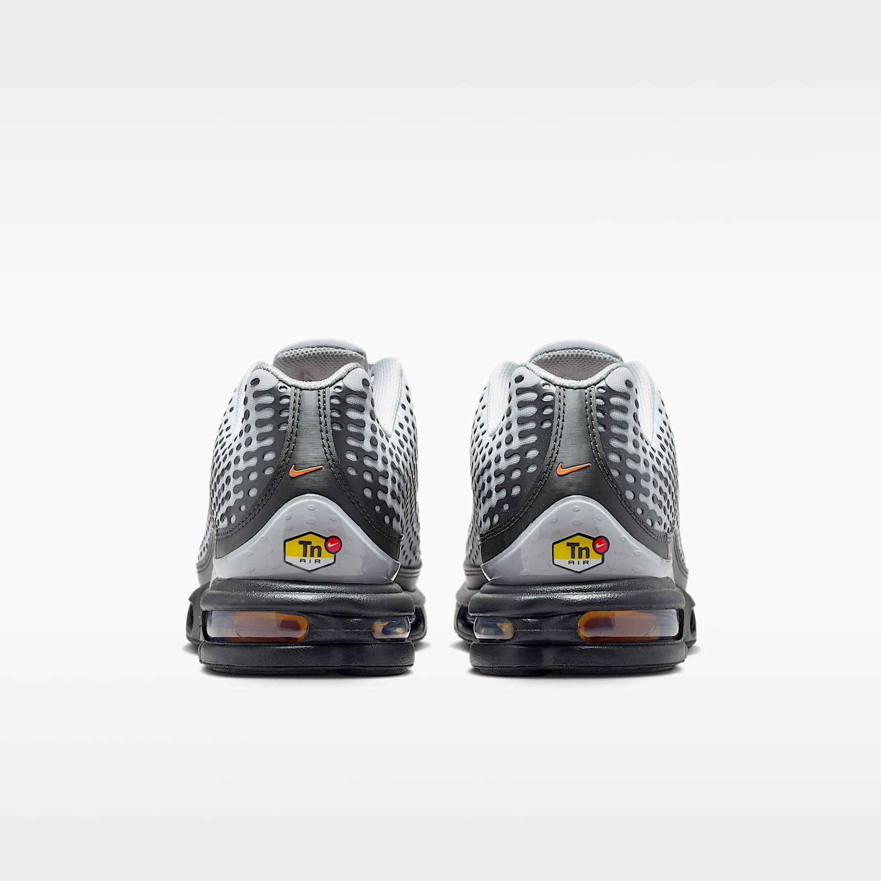 Nike Air Max Plus VII Schuh (Herren) – Light Smoke Grey/Dark Smoke Grey/Hot Curry