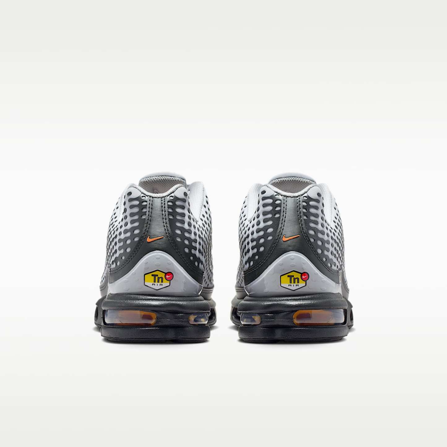 Nike Air Max Plus VII Schuh (Herren) – Light Smoke Grey/Dark Smoke Grey/Hot Curry