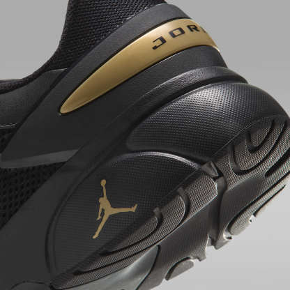 Jordan Trunner Flow Schuhe (Herren) – Schwarz/Metallic Gold/Dark Smoke Grey