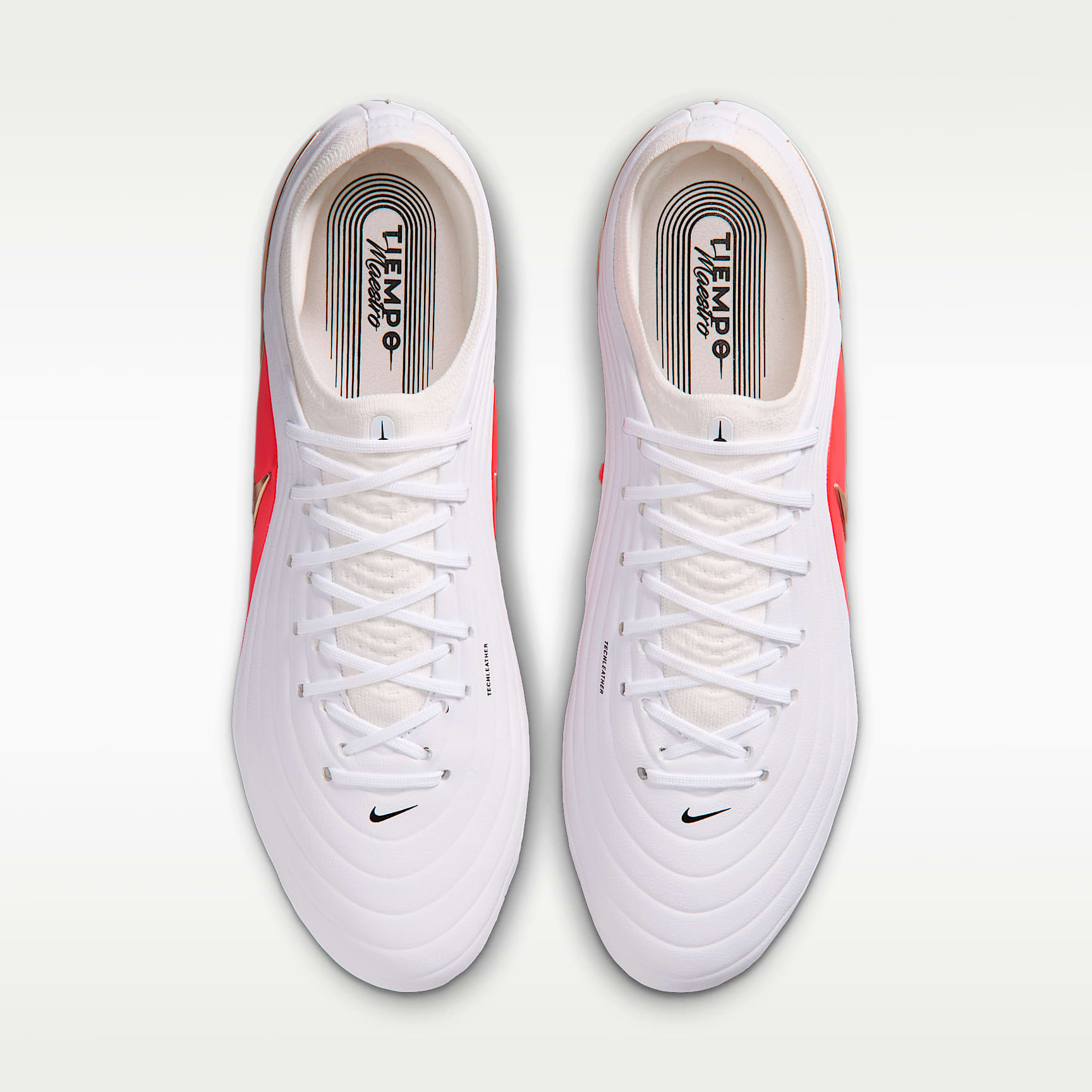 Nike Tiempo Maestro Elite Low Top Fußballschuh für weichen Rasen – Weiß/Bright Crimson/Blur