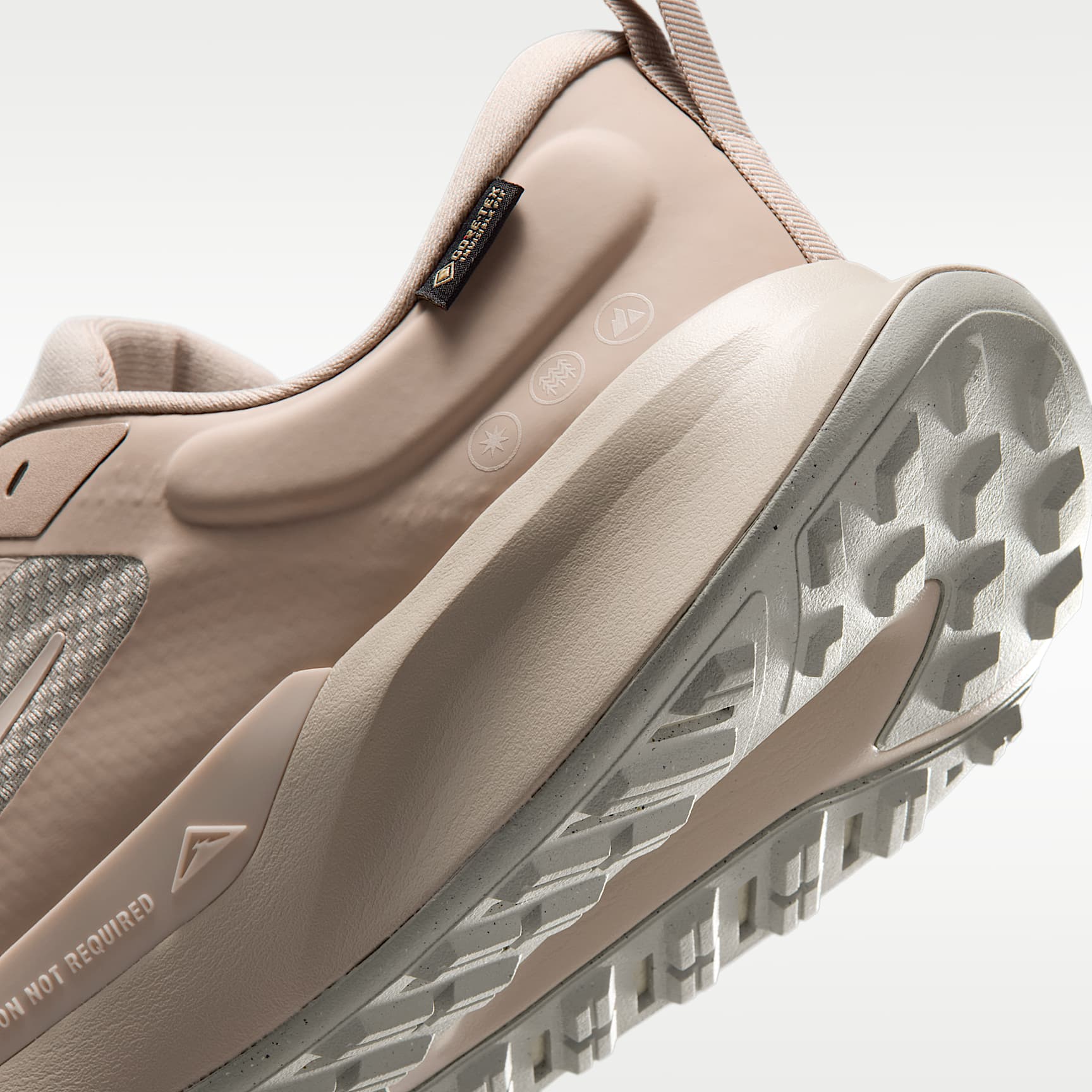 Nike Juniper Trail 2 GORE-TEX wasserdichter Traillaufschuh für Herren – Cream II/Light Orewood Brown