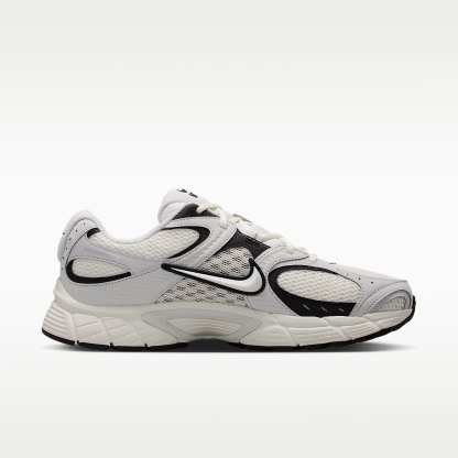 Nike V5 RNR Schuh (Herren) – Sail/Schwarz/Vast Grey/Sail