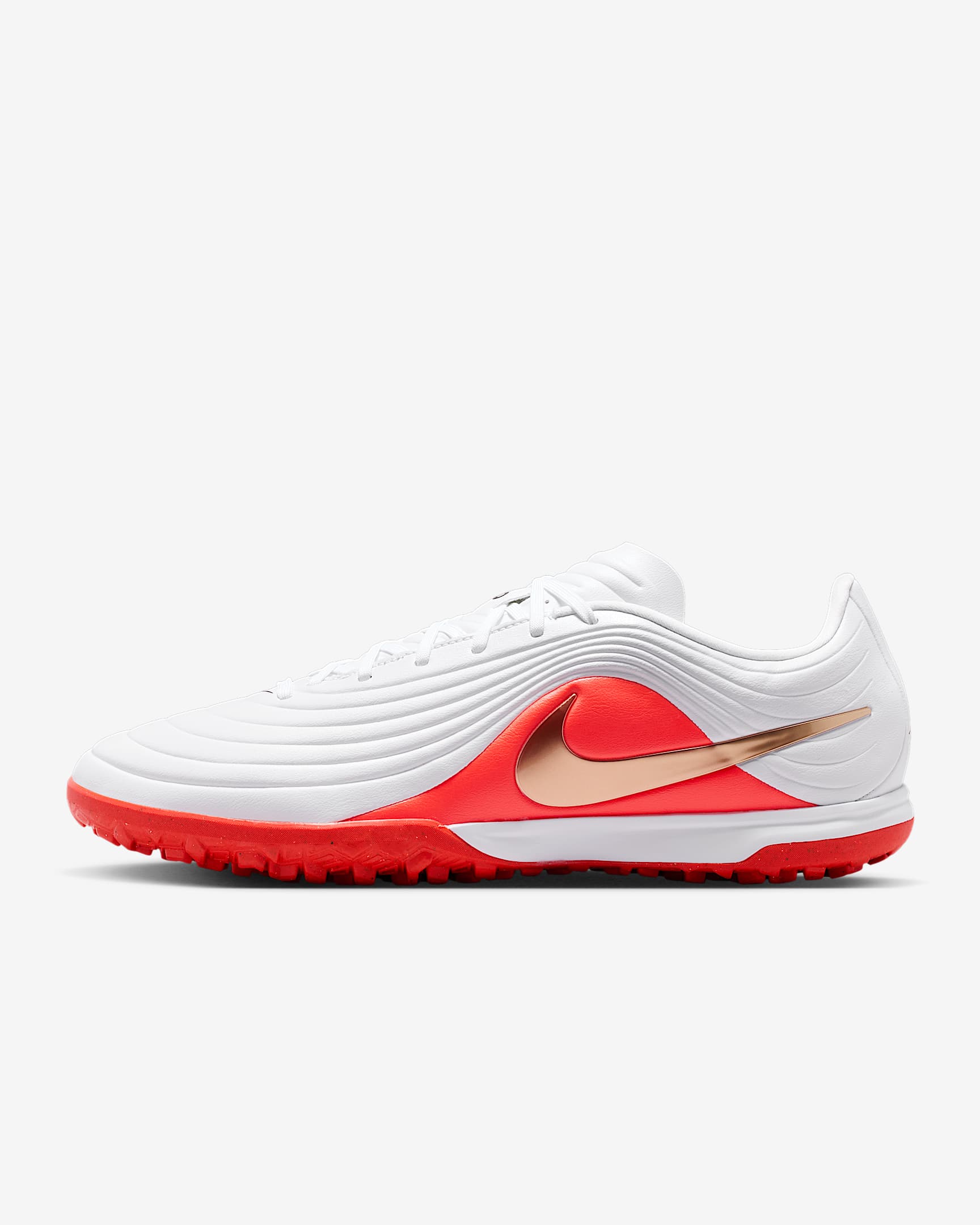Nike Tiempo Maestro Academy Low-Top-Fußballschuh für Turf – Weiß/Bright Crimson/Blur