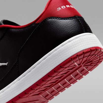 Jordan Court Connect Low Herrenschuhe – Schwarz/Gym Red/Weiß