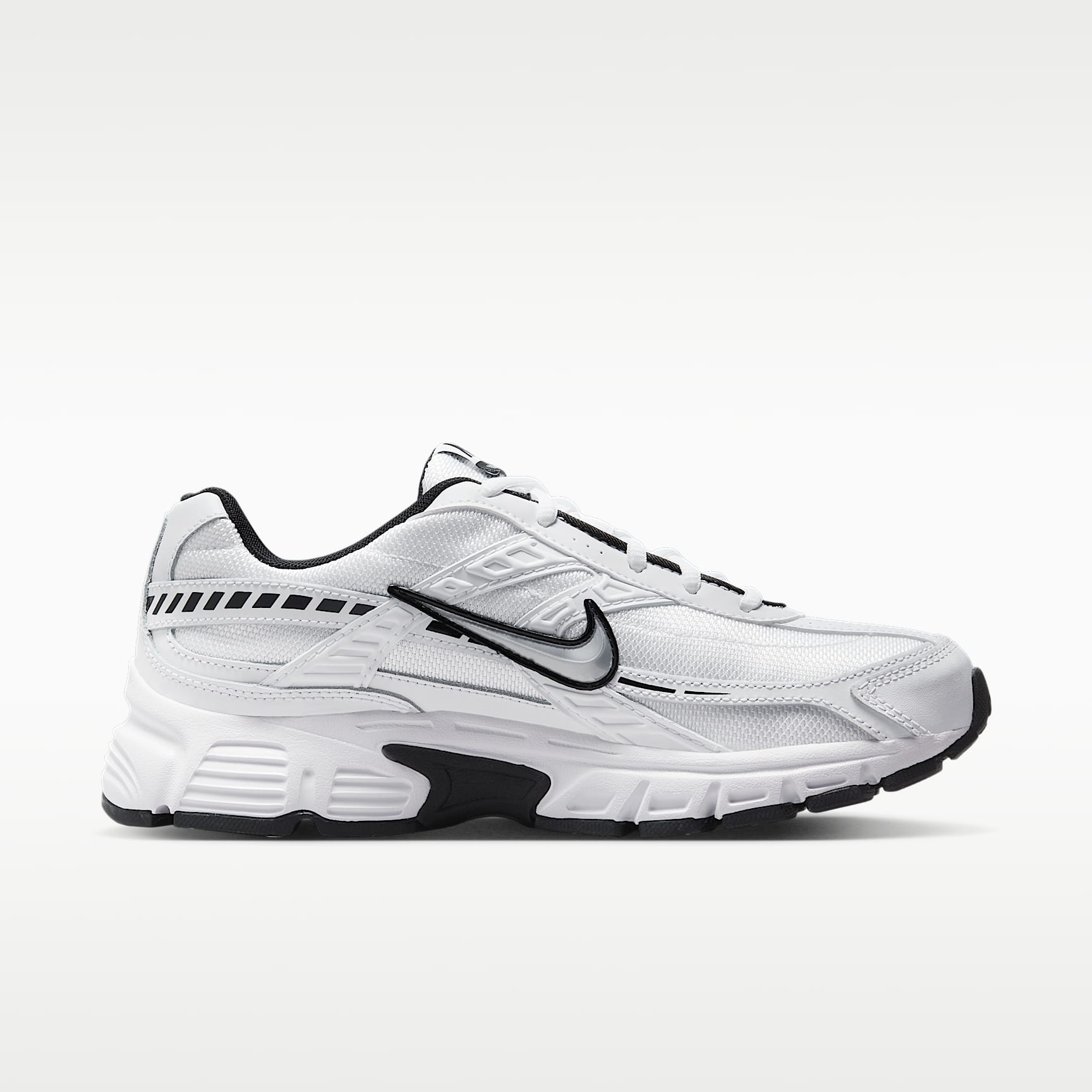 Nike Initiator Damenschuh – Weiß/Weiß/Schwarz/Metallic Silver