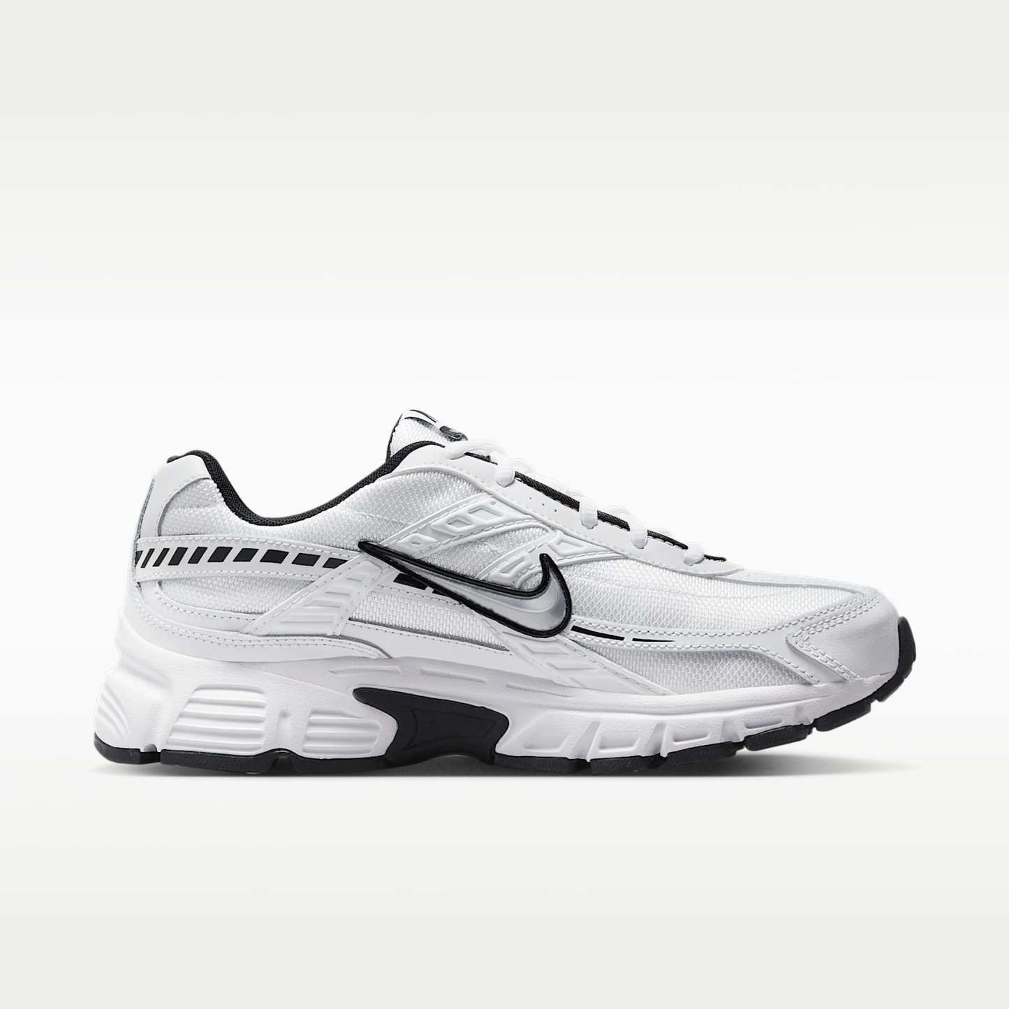 Nike Initiator Damenschuh – Weiß/Weiß/Schwarz/Metallic Silver