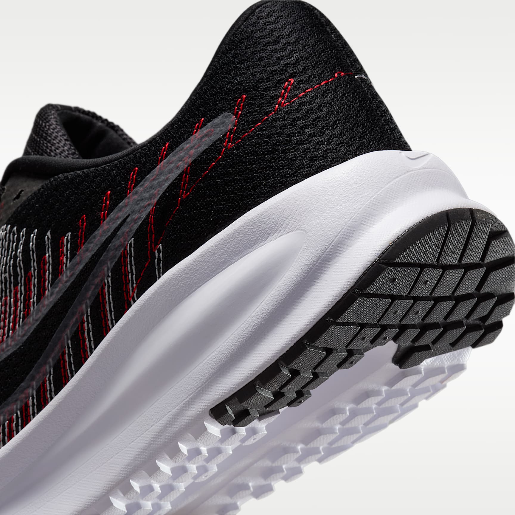 Nike Run Defy Straßenlaufschuh (Herren) – Schwarz/University Red/Weiß/Cool Grey
