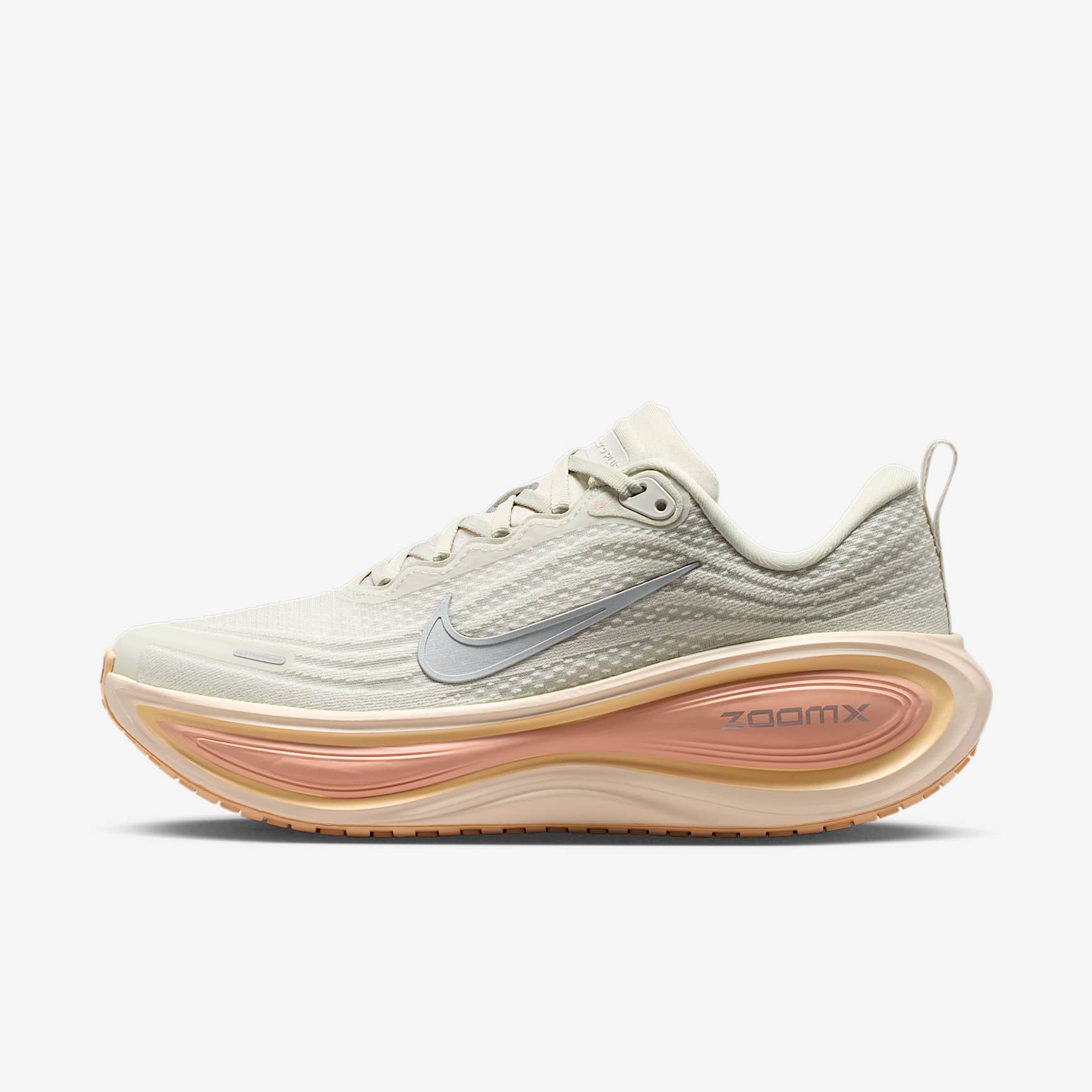 Nike Vomero Plus Straßenlaufschuh (Damen) – Light Bone/Arctic Orange/Ice Peach/Metallic Silver