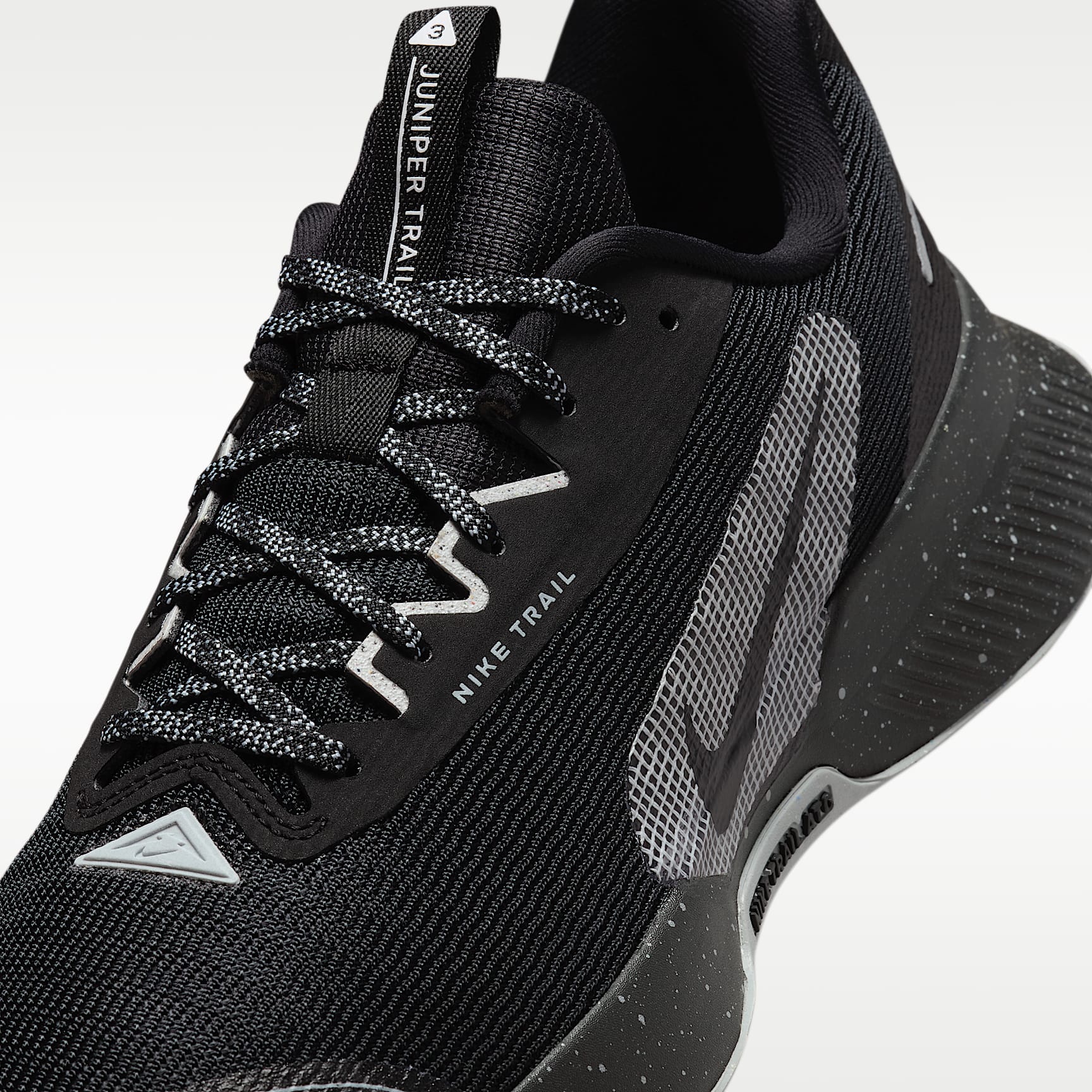Nike Juniper Trail 3 Traillaufschuh (Herren) – Schwarz/Wolf Grey/Photon Dust/Schwarz