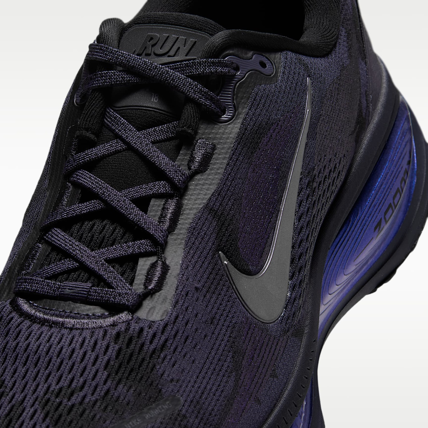Nike Vomero 18 Straßenlaufschuh (Herren) – Gridiron/Schwarz/Multi-Color