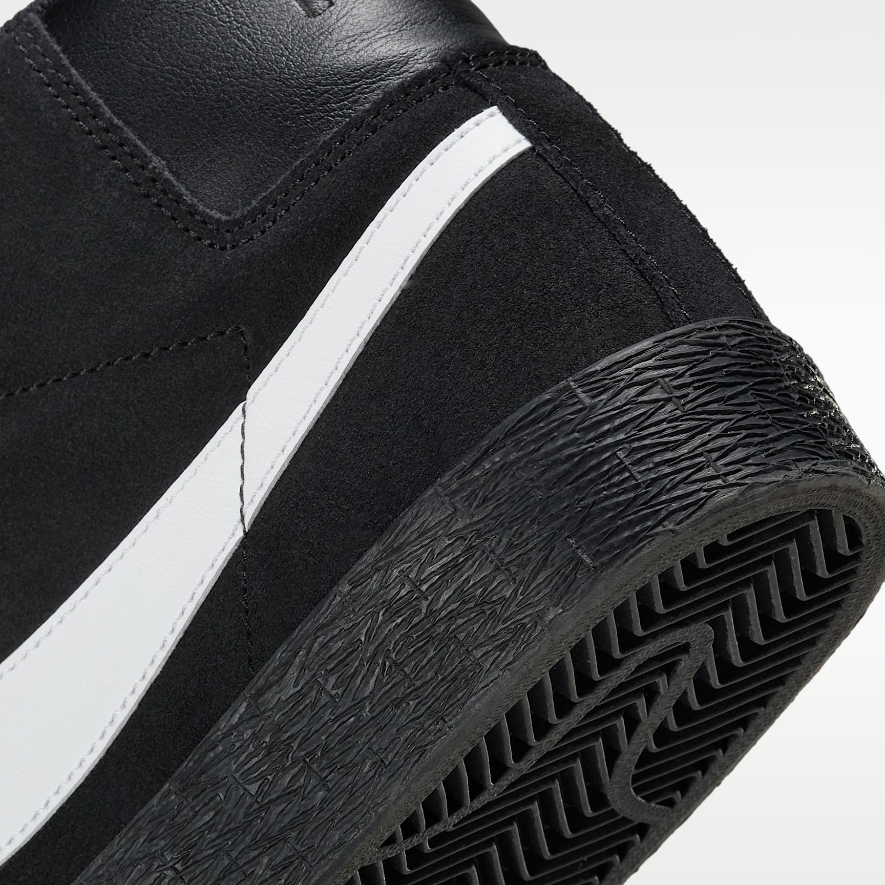 Nike SB Zoom Blazer Mid Skateboardschuh – Schwarz/Schwarz/Schwarz/Weiß