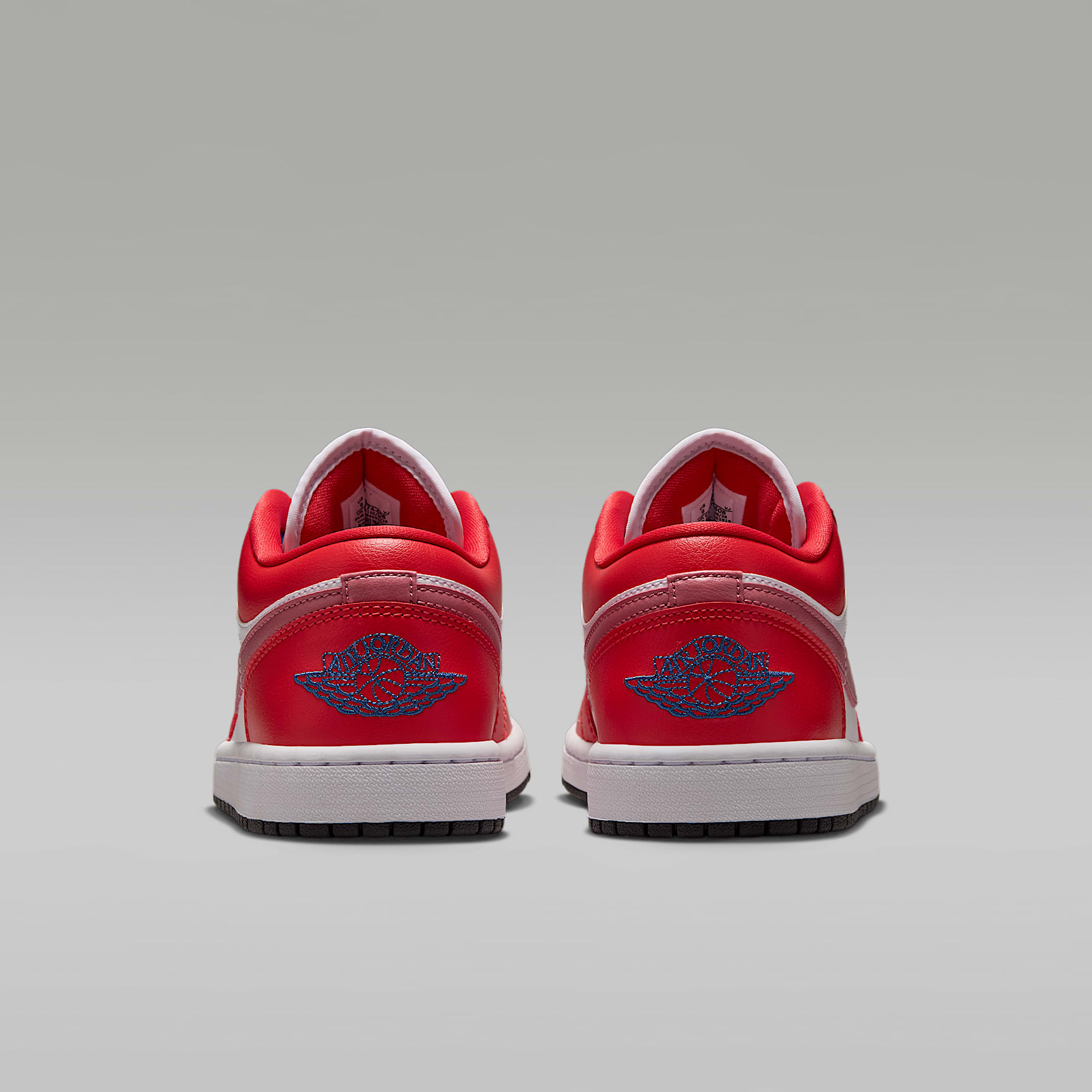 Air Jordan 1 Low Damenschuh – Track Red/Weiß/Desert Berry/True Blue