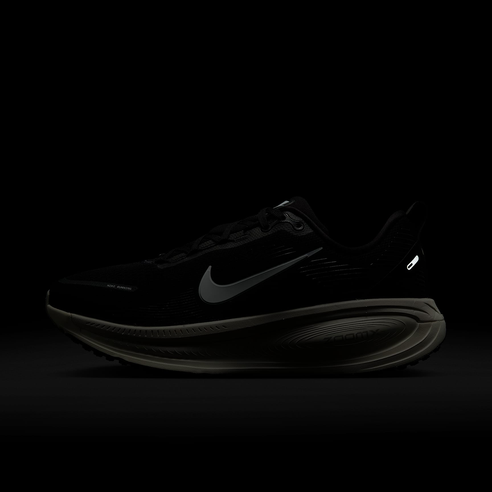 Nike Vomero 18 Herren-Laufschuh (weit) – Schwarz/Coconut Milk/Light Iron Ore/Summit White