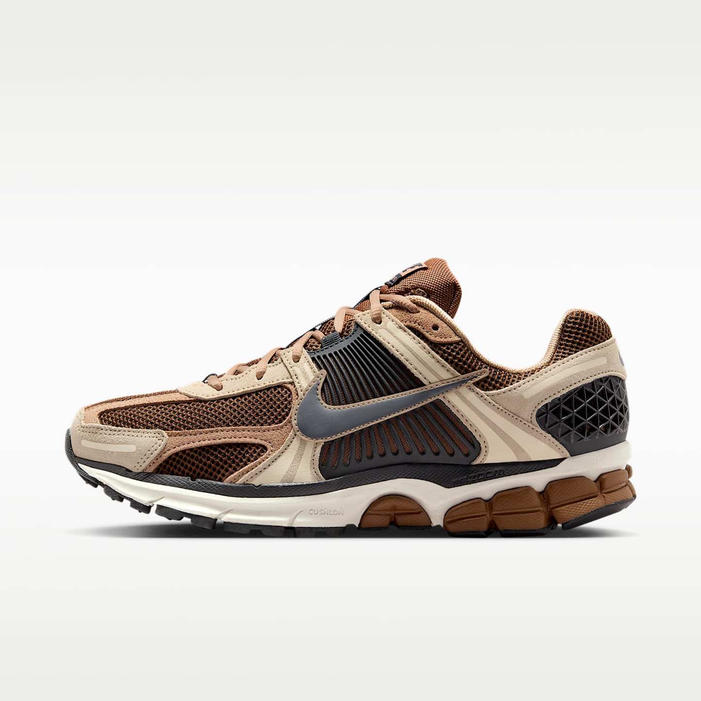 Nike Zoom Vomero 5 Herrenschuh – Light British Tan/British Khaki/Linen/Dark Smoke Grey