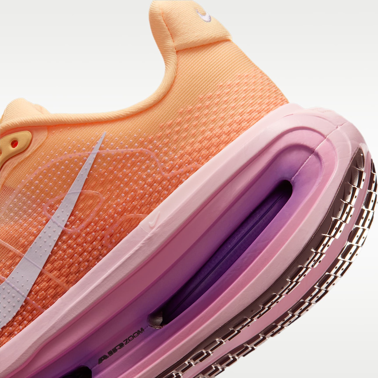 Nike Vomero Premium Straßenlaufschuh (Damen) – Tangerine Tint/Bright Crimson/Pink Foam/Tattoo