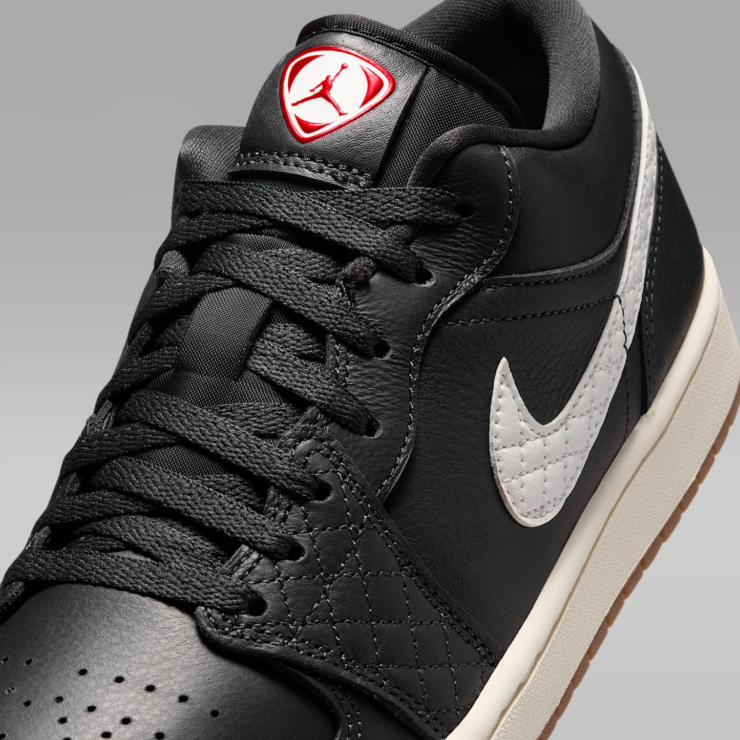Air Jordan 1 Low SE Herrenschuh – Off Noir/University Red/Game Royal/Sail