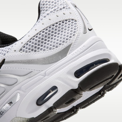 Nike Air Max Moto 2K Schuh (Herren) – Weiß/Schwarz/Wolf Grey/Metallic Silver