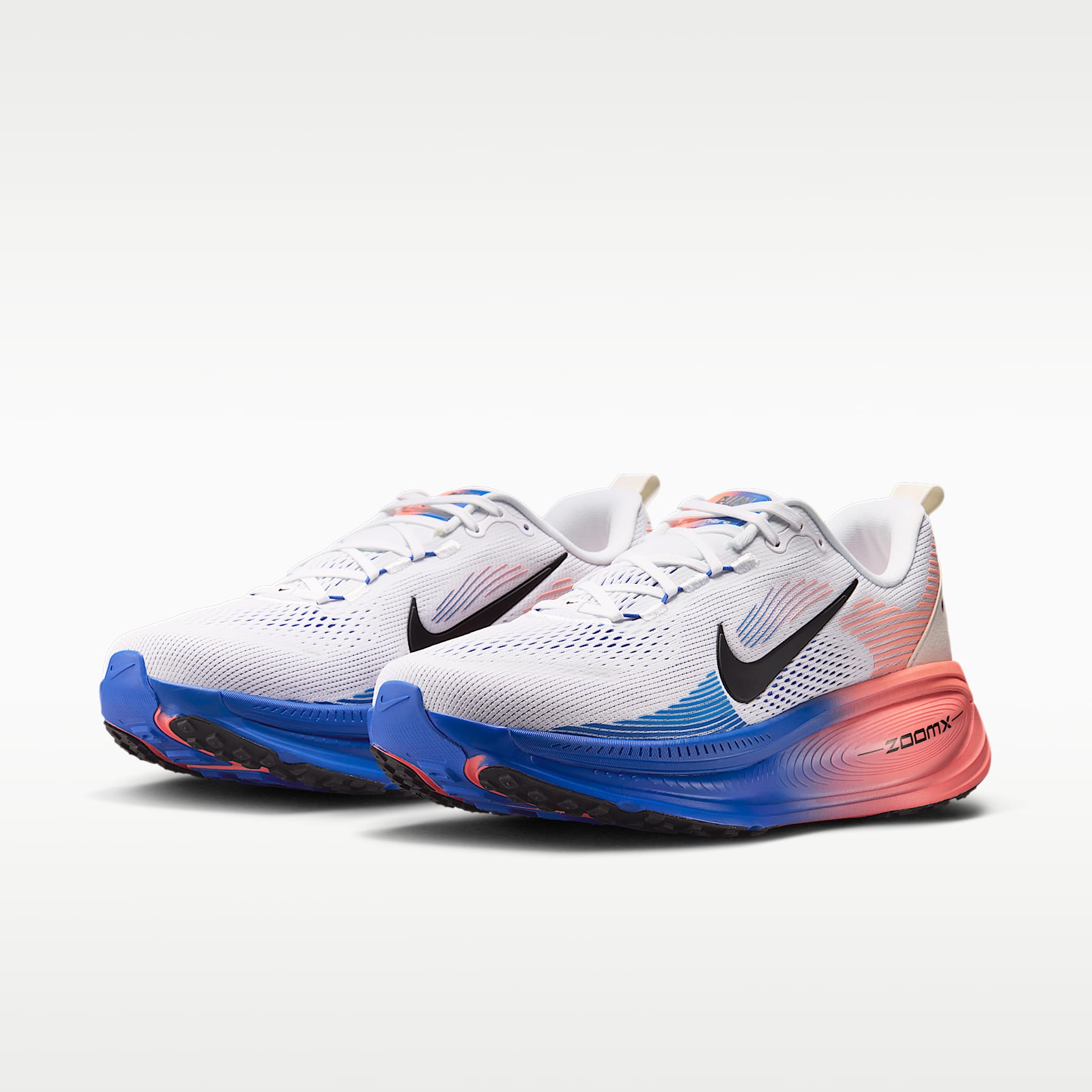 Nike Vomero 18 Straßenlaufschuh (Herren) – Weiß/Racer Blue/Atomic Pink/Schwarz