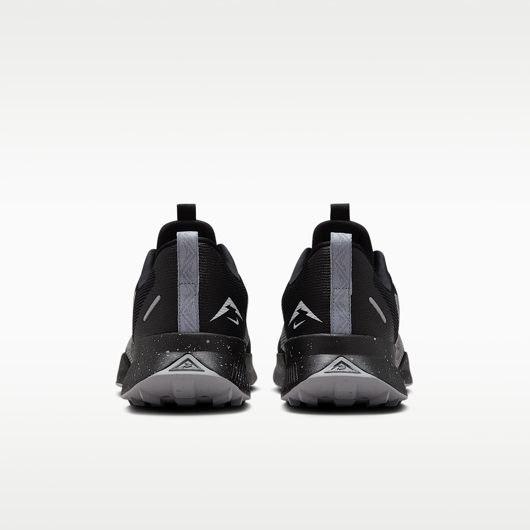 Nike Juniper Trail 3 Traillaufschuh (Herren) – Schwarz/Wolf Grey/Photon Dust/Schwarz