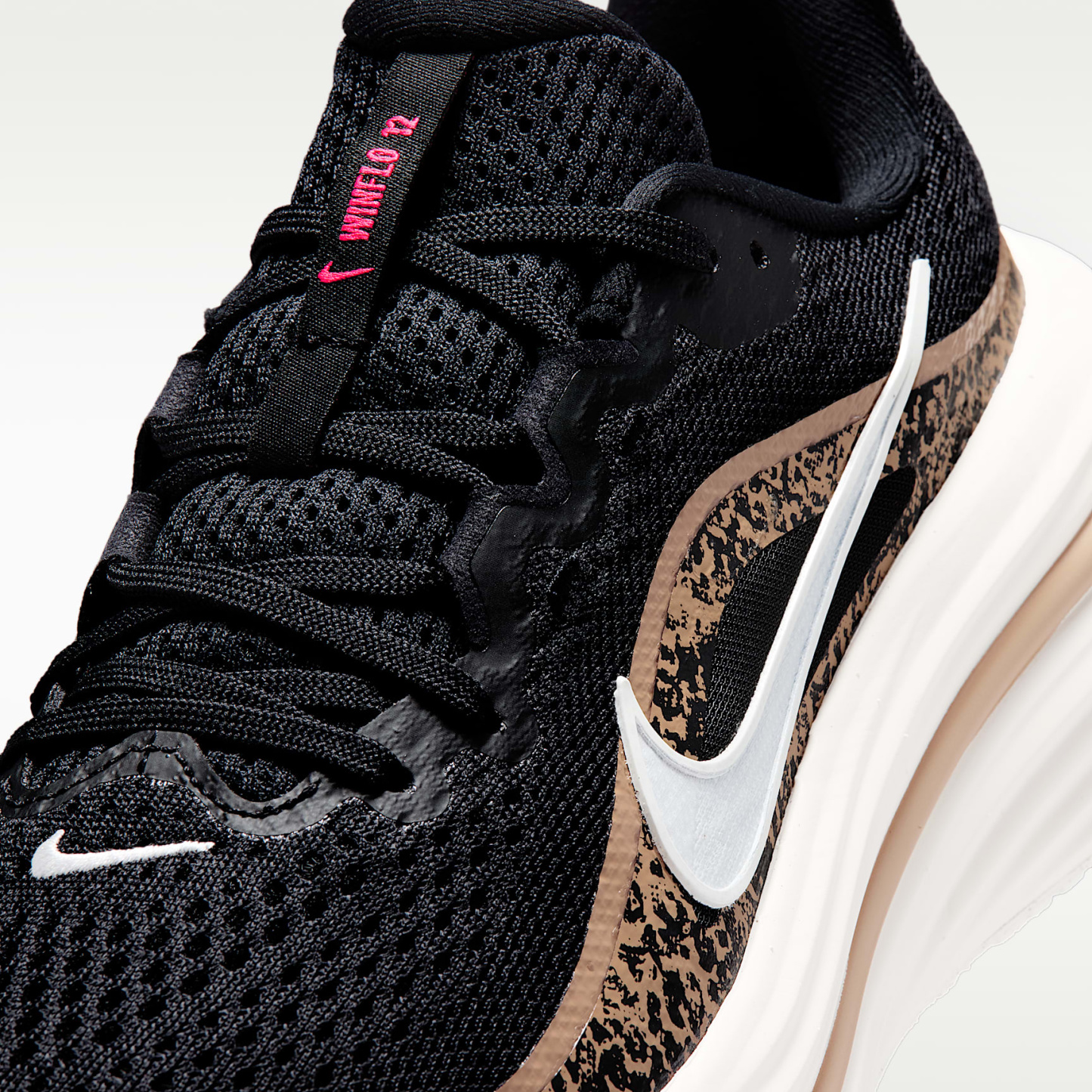 Nike Winflo 12 Straßenlaufschuh (Damen) – Schwarz/British Khaki/Fusion Red/Sail