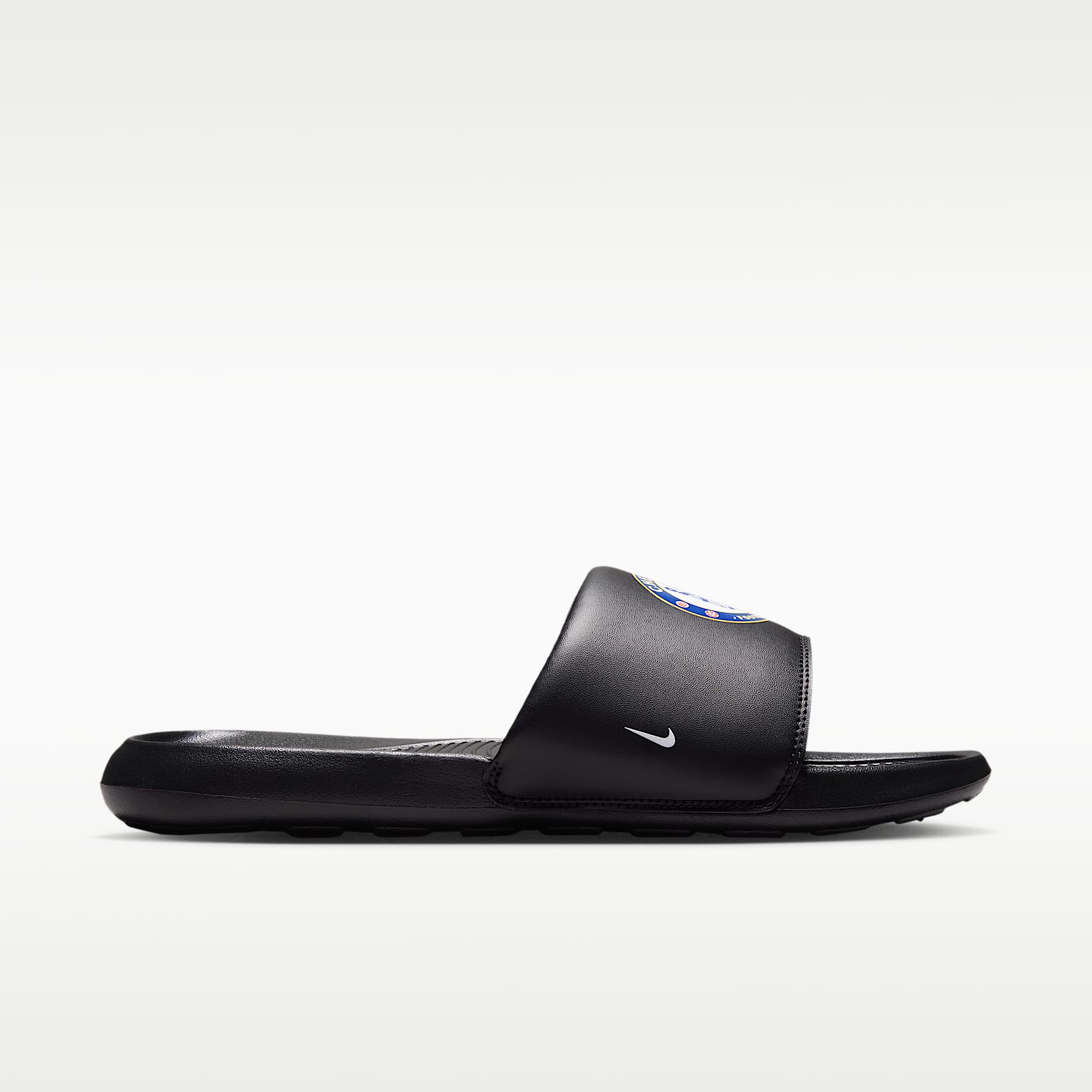 FC Chelsea Victori One Nike Slides (Herren) – Schwarz/Multi-Color/Weiß