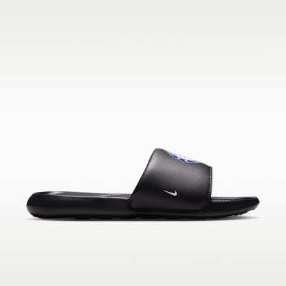 FC Chelsea Victori One Nike Slides (Herren) – Schwarz/Multi-Color/Weiß