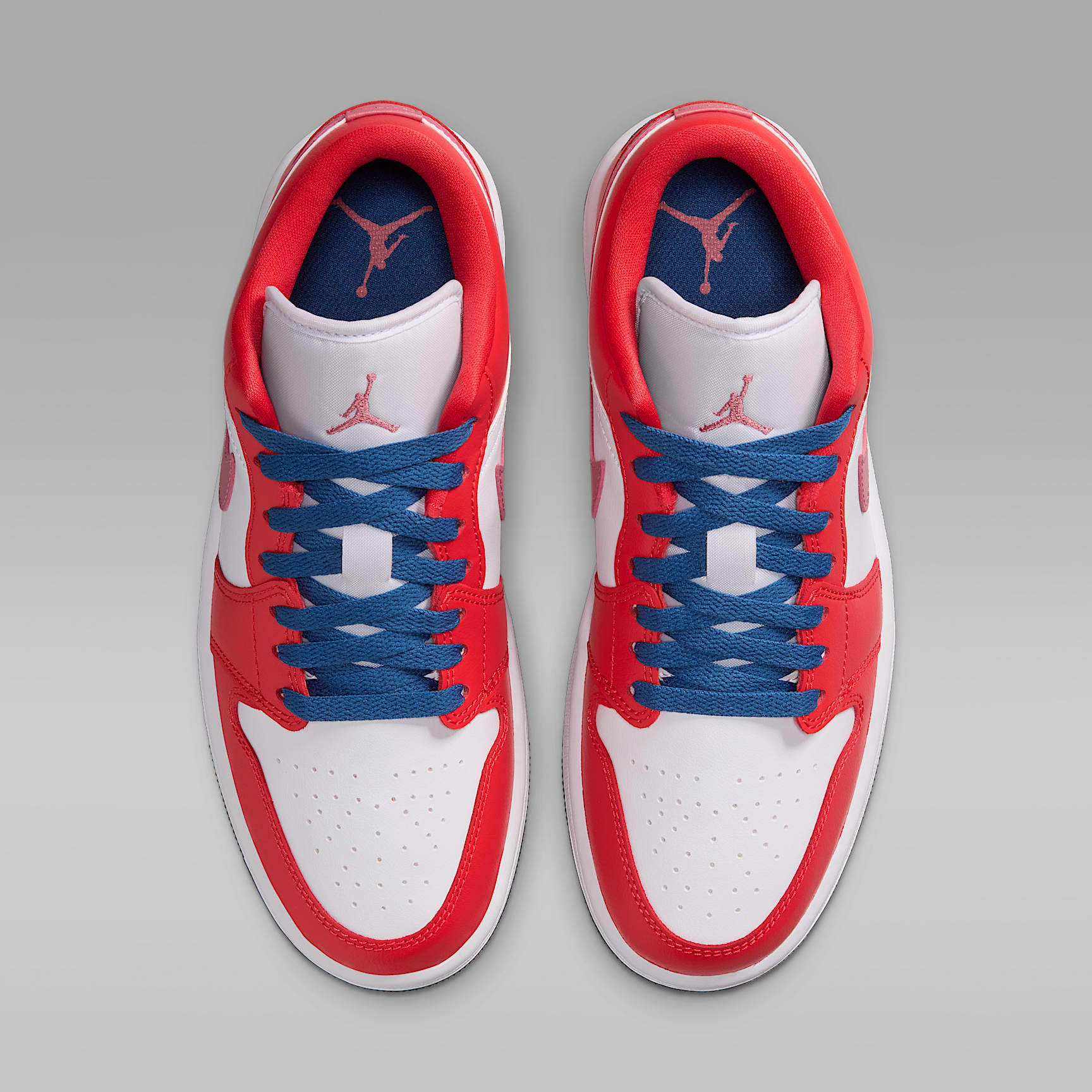 Air Jordan 1 Low Damenschuh – Track Red/Weiß/Desert Berry/True Blue