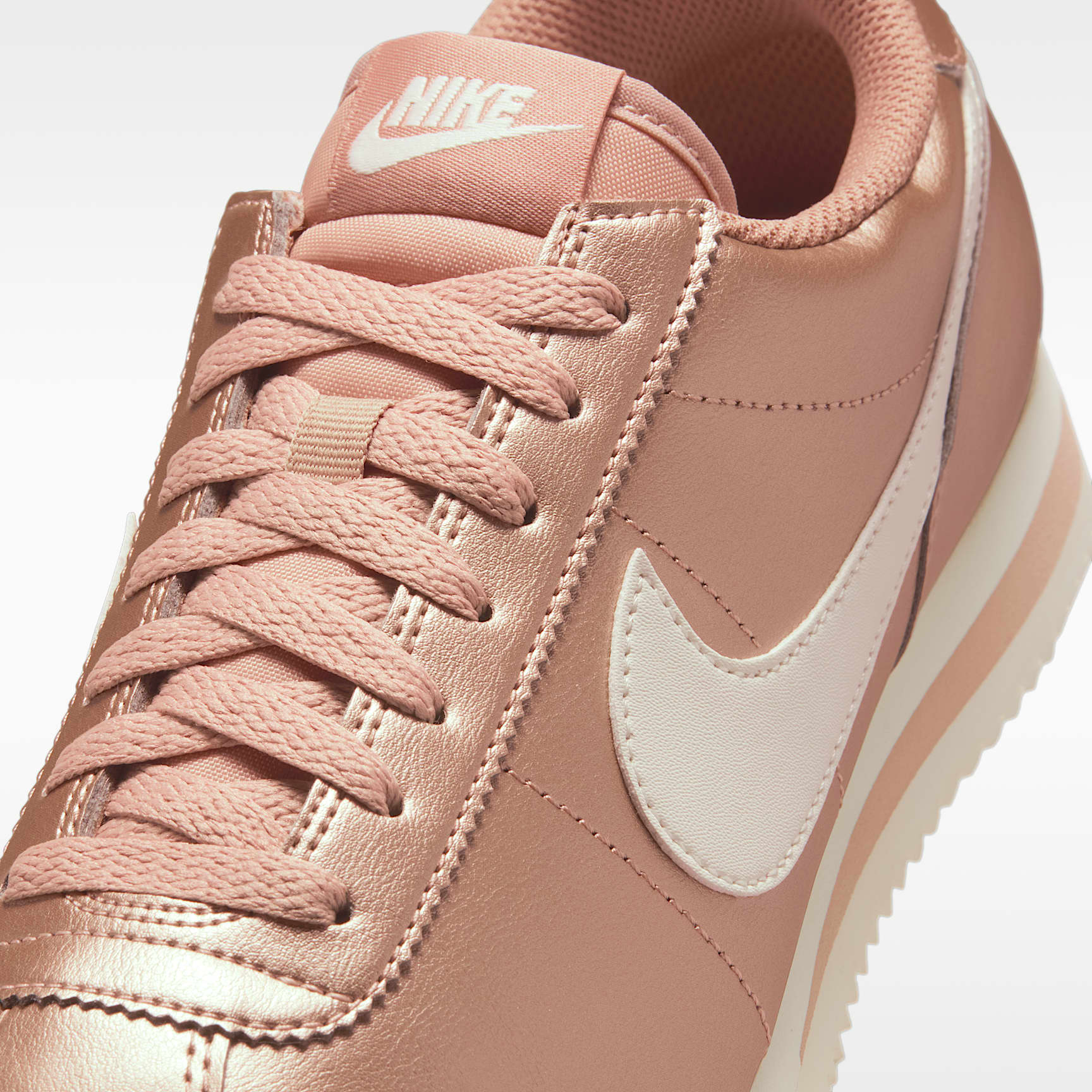Nike Cortez Schuh (Damen) – Metallic Red Bronze/Rose Whisper/Sail