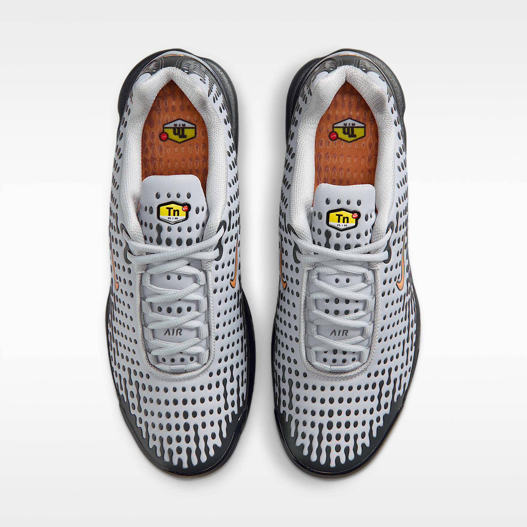 Nike Air Max Plus VII Schuh (Herren) – Light Smoke Grey/Dark Smoke Grey/Hot Curry