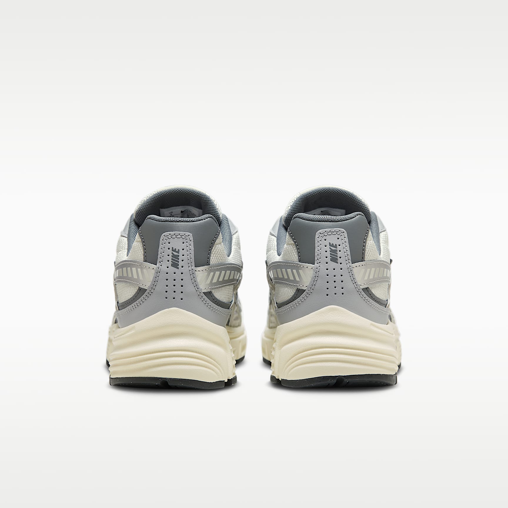 Nike Initiator Herren-Laufschuh – Light Bone/Coconut Milk/Metallic Silver/Smoke Grey