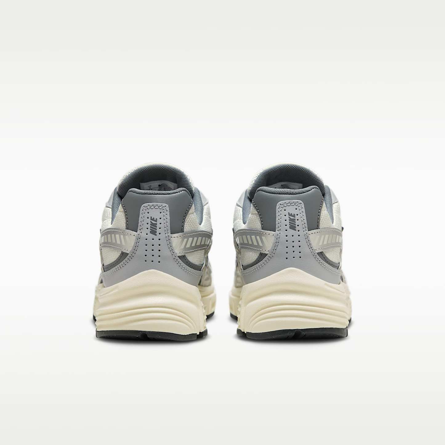 Nike Initiator Herren-Laufschuh – Light Bone/Coconut Milk/Metallic Silver/Smoke Grey