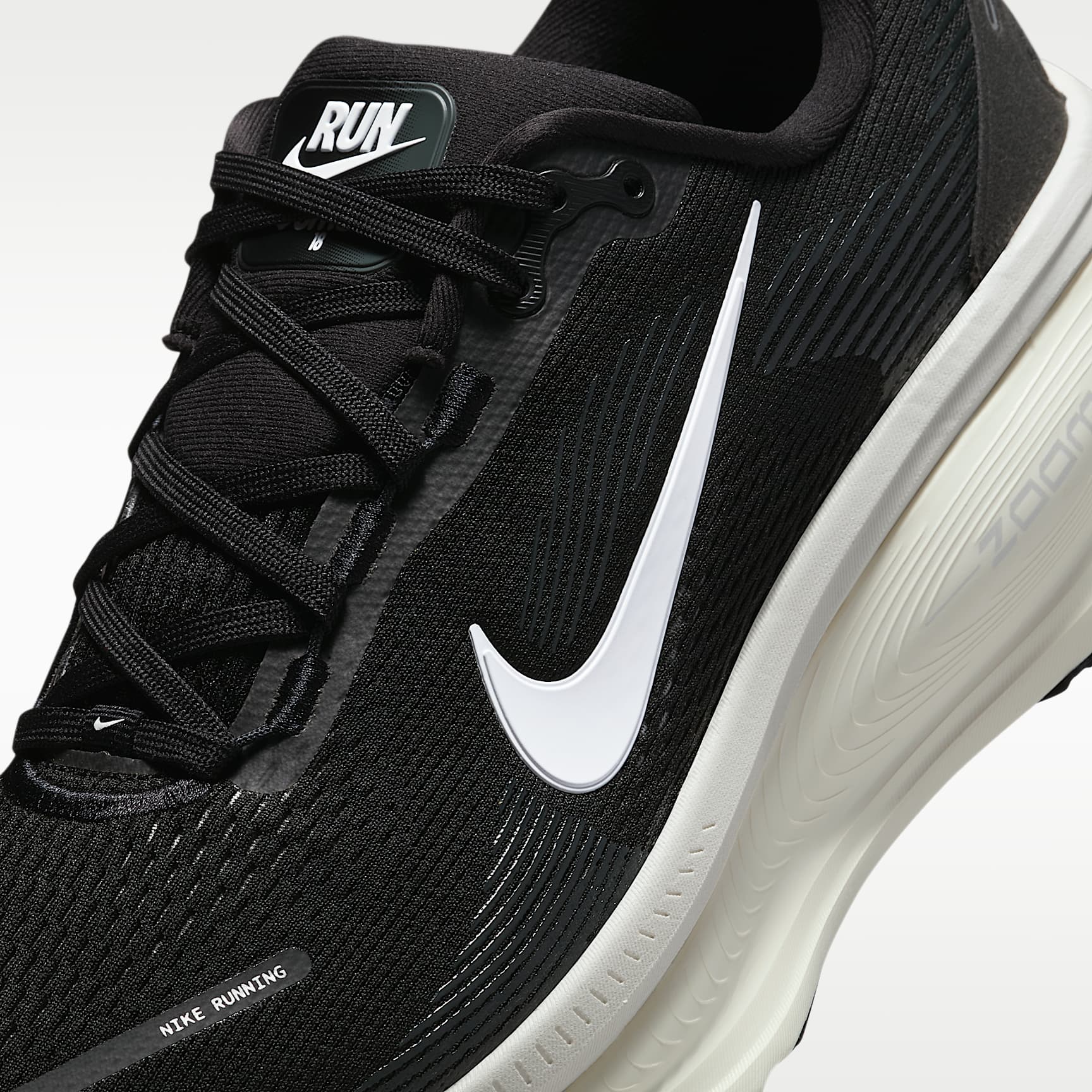 Nike Vomero 18 Straßenlaufschuh (Herren) – Schwarz/Coconut Milk/Light Iron Ore/Summit White