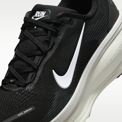 Nike Vomero 18 Straßenlaufschuh (Herren) – Schwarz/Coconut Milk/Light Iron Ore/Summit White