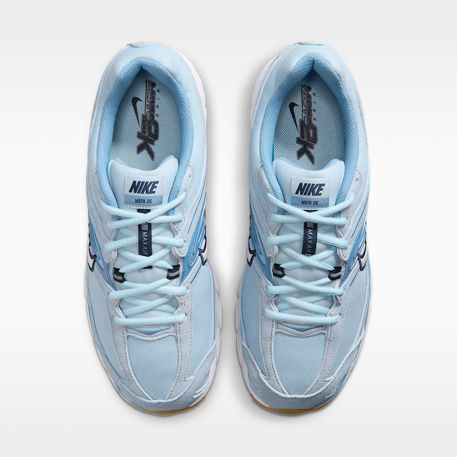 Nike Air Max Moto 2K Schuh (Herren) – Light Armory Blue/Work Blue/Gum Light Brown/Weiß