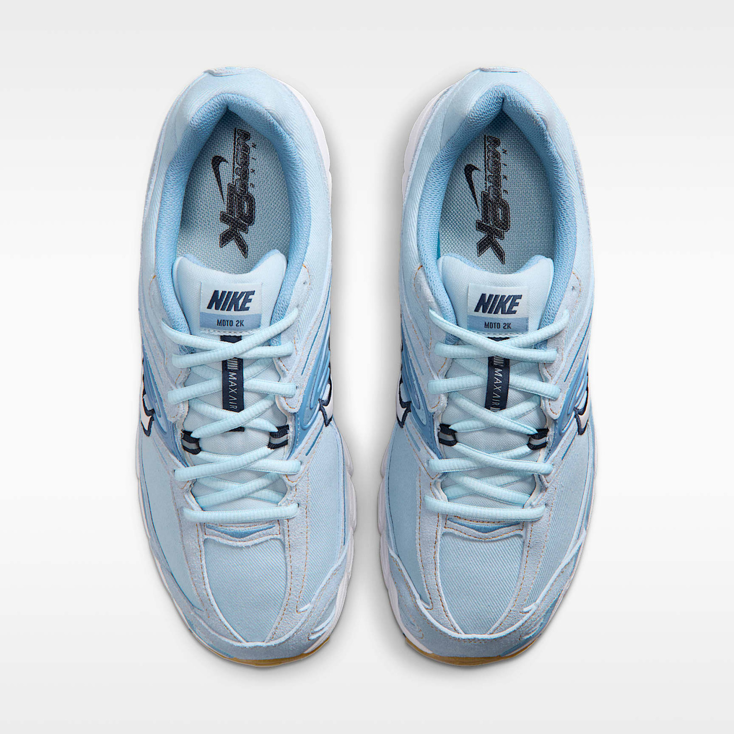 Nike Air Max Moto 2K Schuh (Herren) – Light Armory Blue/Work Blue/Gum Light Brown/Weiß