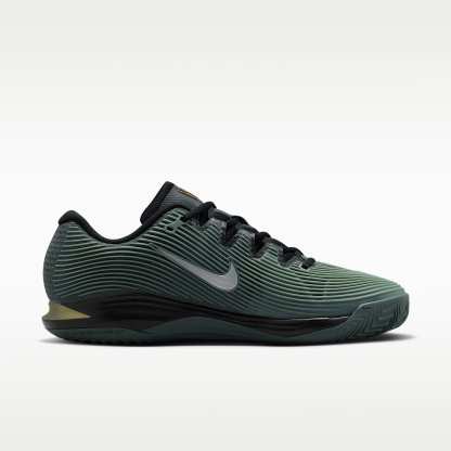 Nike Vapor 12 PRM Tennisschuhe für Clay Courts (Herren) – Camo Green/Metallic Gold/Schwarz/Pure Platinum