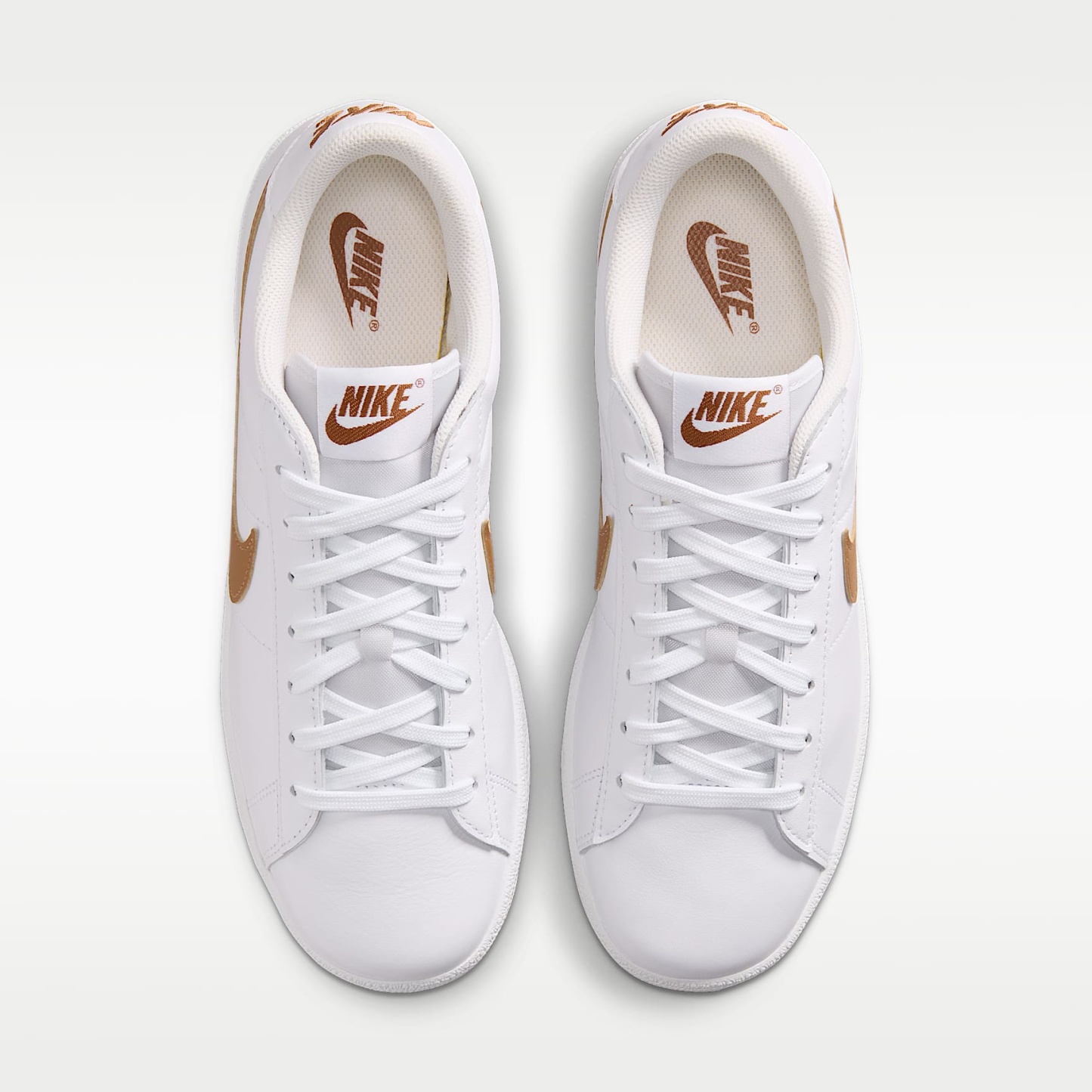 Nike Tennis Classic Damenschuh – Weiß/Weiß/Light British Tan