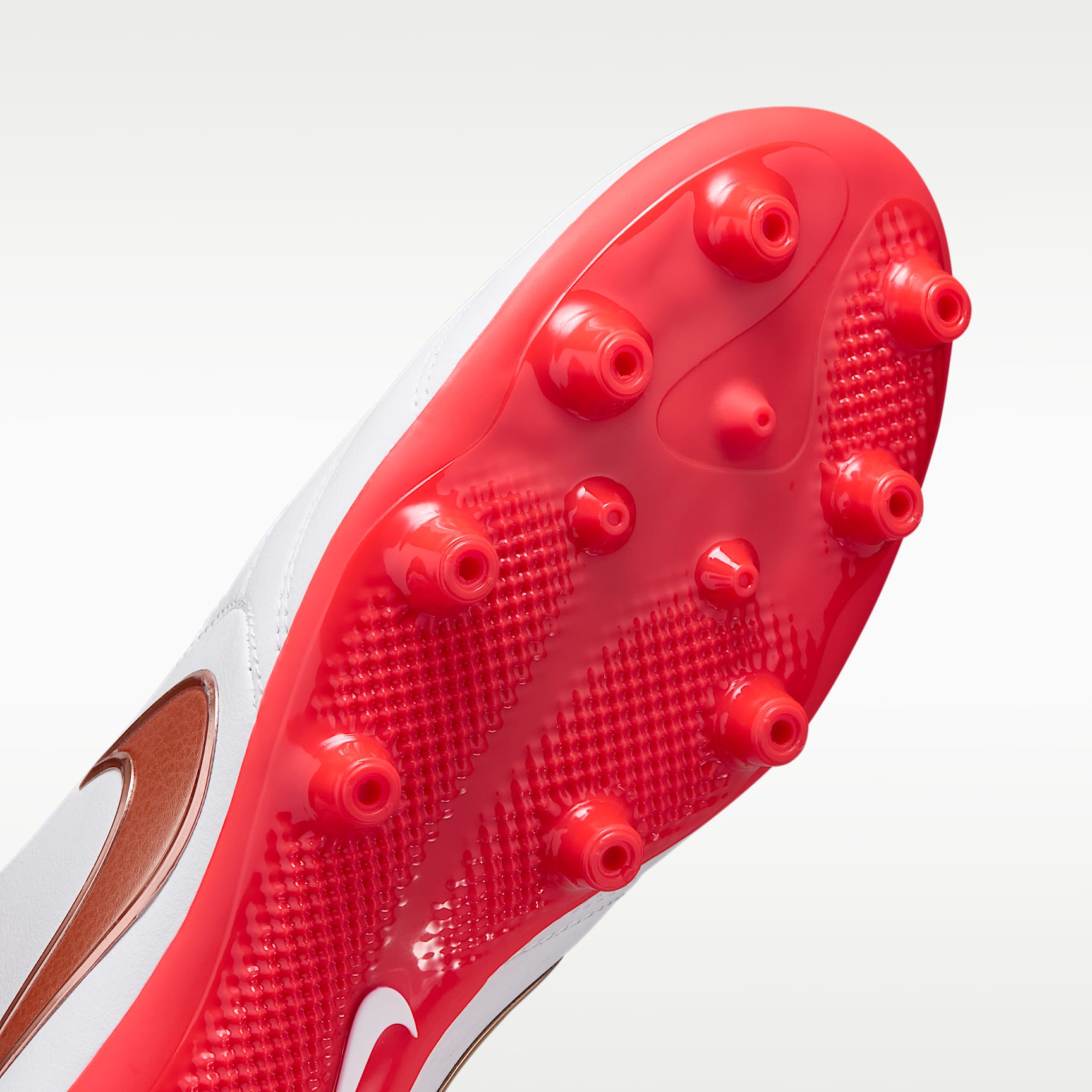 Nike Tiempo Ligera Pro Low-Top-Fußballschuh für Kunstrasen – Weiß/Bright Crimson/Blur